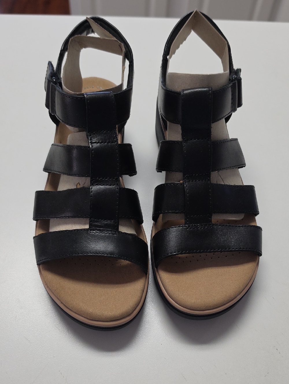 New Women's Leather Clarks Black Strappy Comfort Sandals. Velcro Closure Sz 8.5m